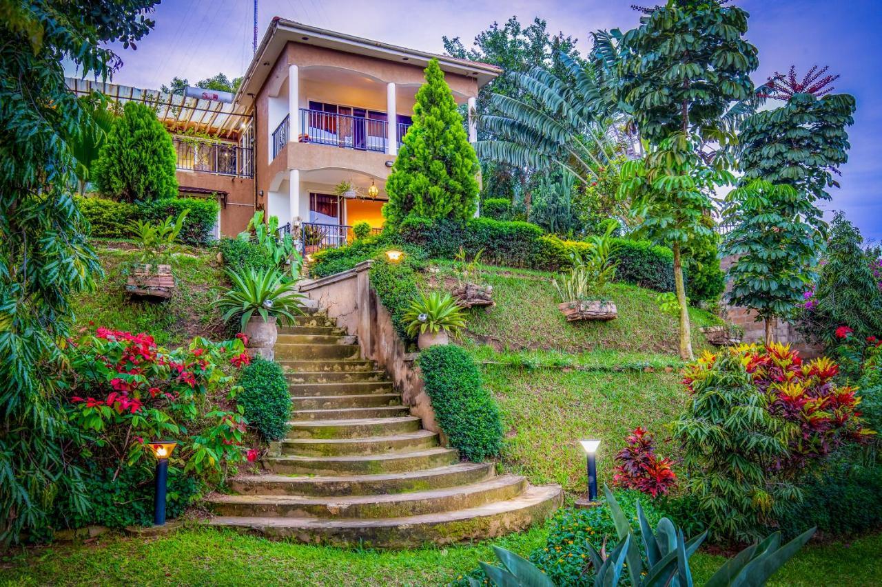 Ewange - A Casa Mia Bed and Breakfast Kampala Buitenkant foto