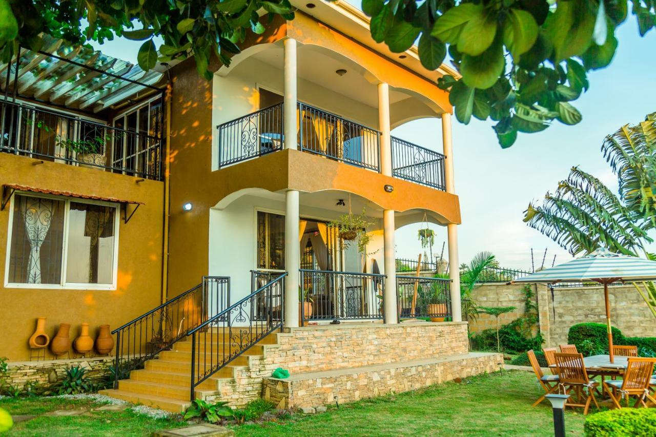 Ewange - A Casa Mia Bed and Breakfast Kampala Buitenkant foto